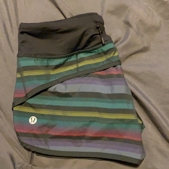 Super rare lululemon poncho stripe speed shorts 🦄 - Picture 4 of 7